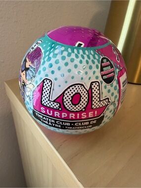 L.O.L. Surprise! Theater Club Collectible Ball - Pink & Teal